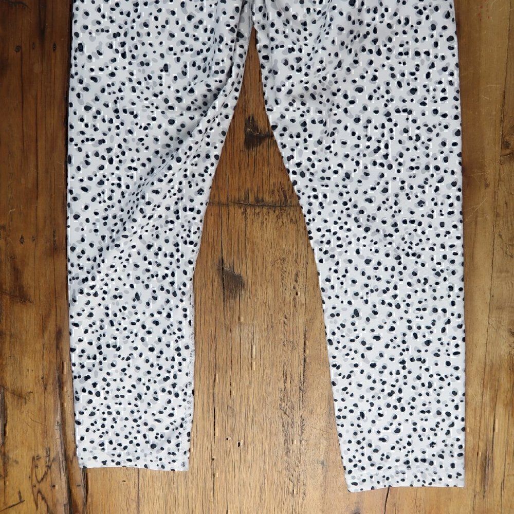 BALANCE COLLECTION WHITE WITH BLACK & GREY SPOTS PRINT CAPRI LEGGING SIZE SMALL - Picture 9 of 9